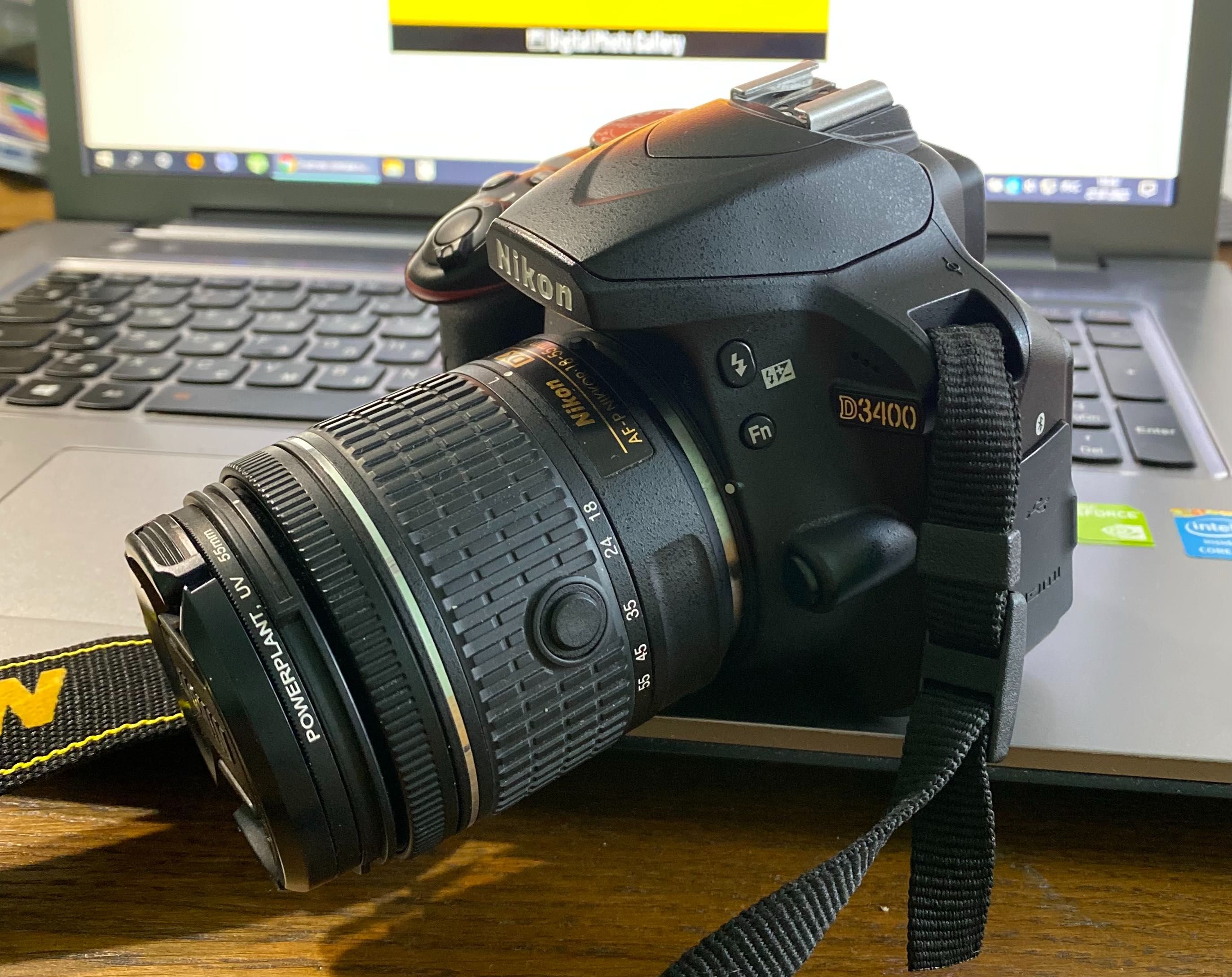 Фотоаппарат Nikon 3400 с объективом в идеальном состоянии