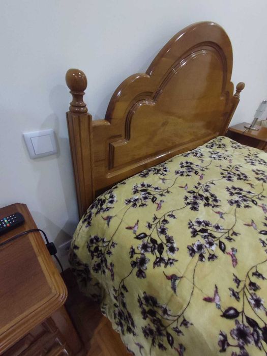 Quarto Completo em Madeira de Castanho