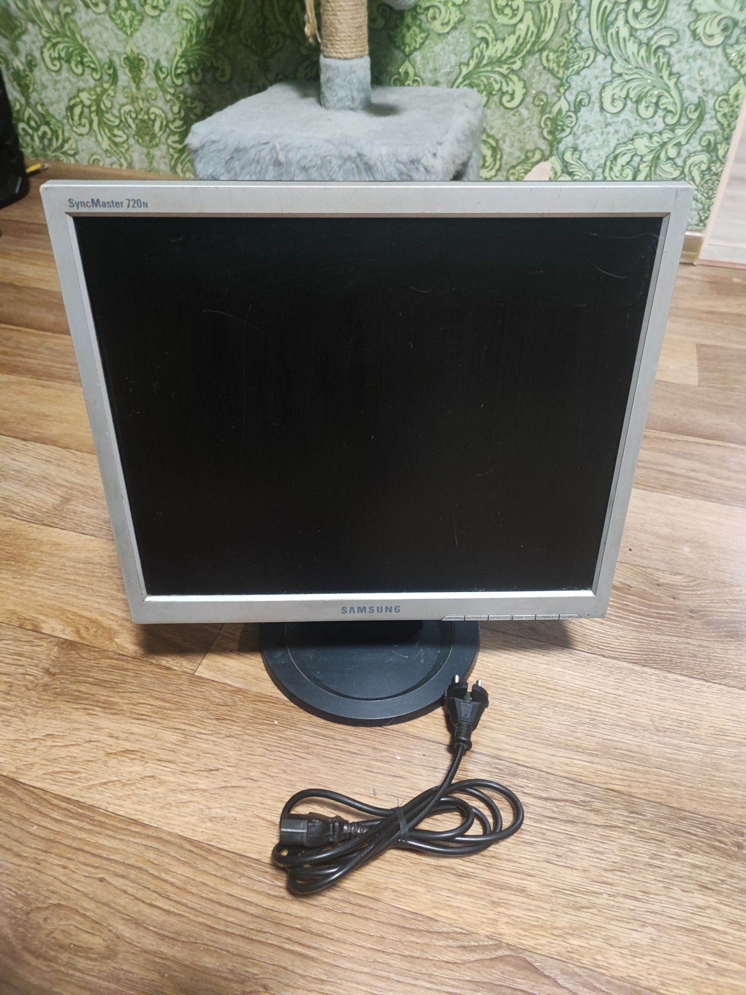 Монитор Samsung 720N