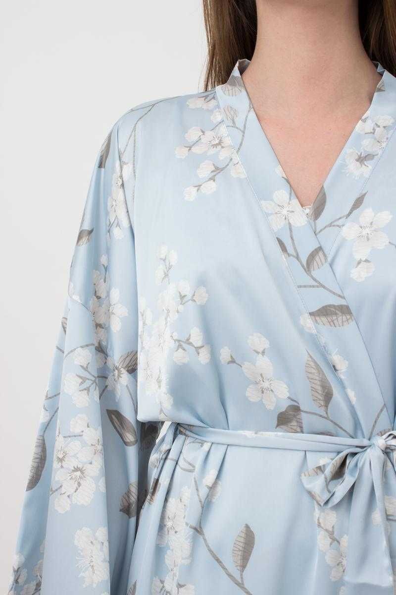 Шелковый халат-кимоно в цветы sakura