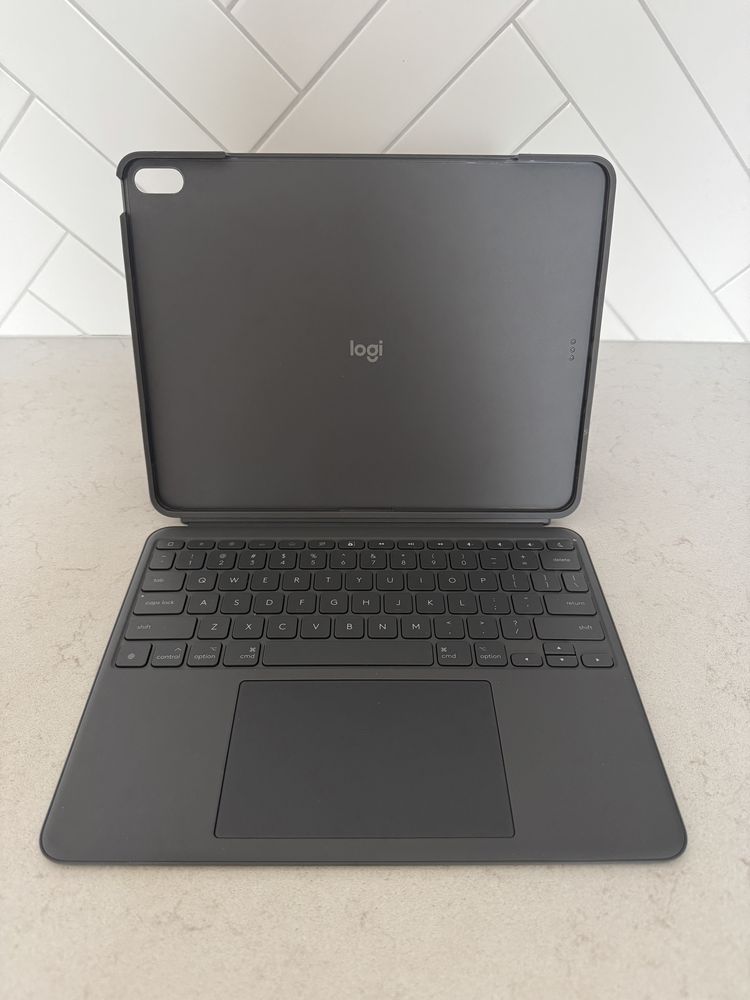 Klawiatura Logitech Combo Touch do Ipad Air 13 M3
