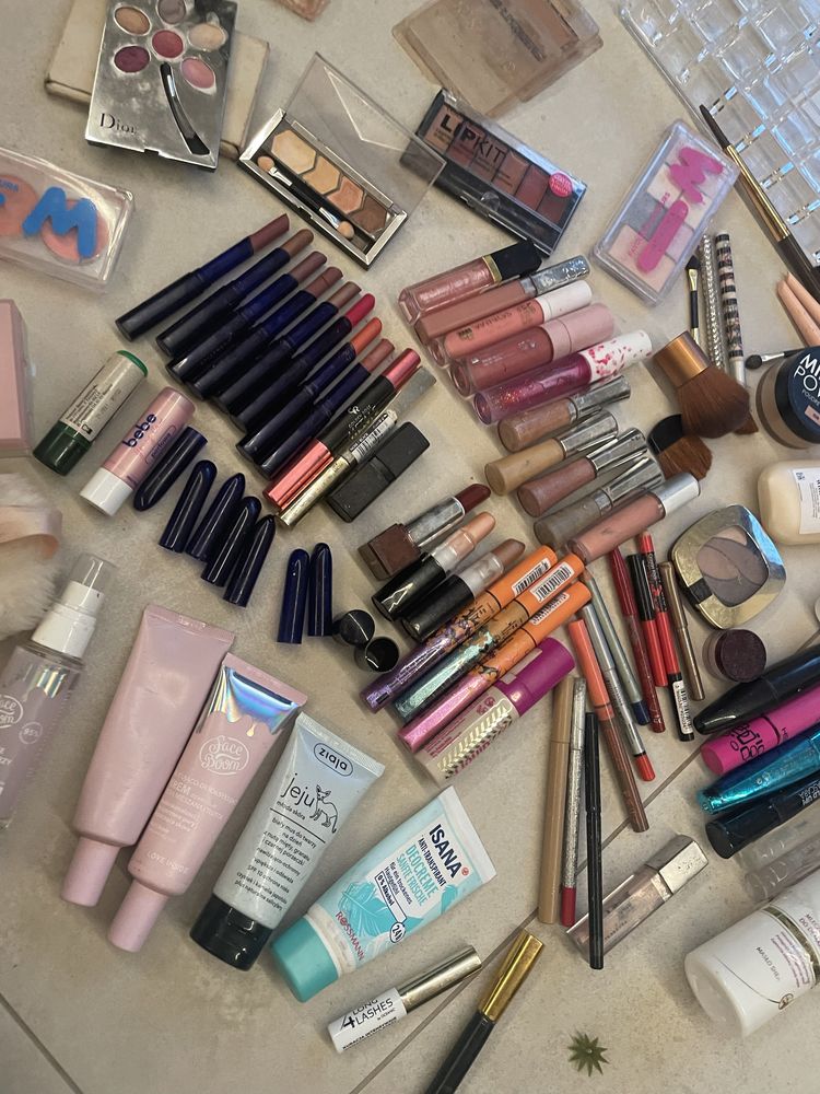 Zestaw kosmetykow Dior, loreal, meybelin i inne wszystko ze zdjecia