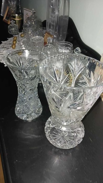 Wazony kryształowe.