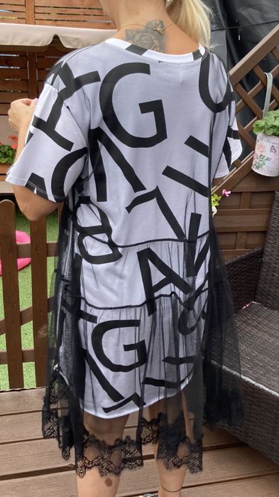 Śliczna elegancka sukienka z Włoch „z tiulem” Nowa M / L oversize