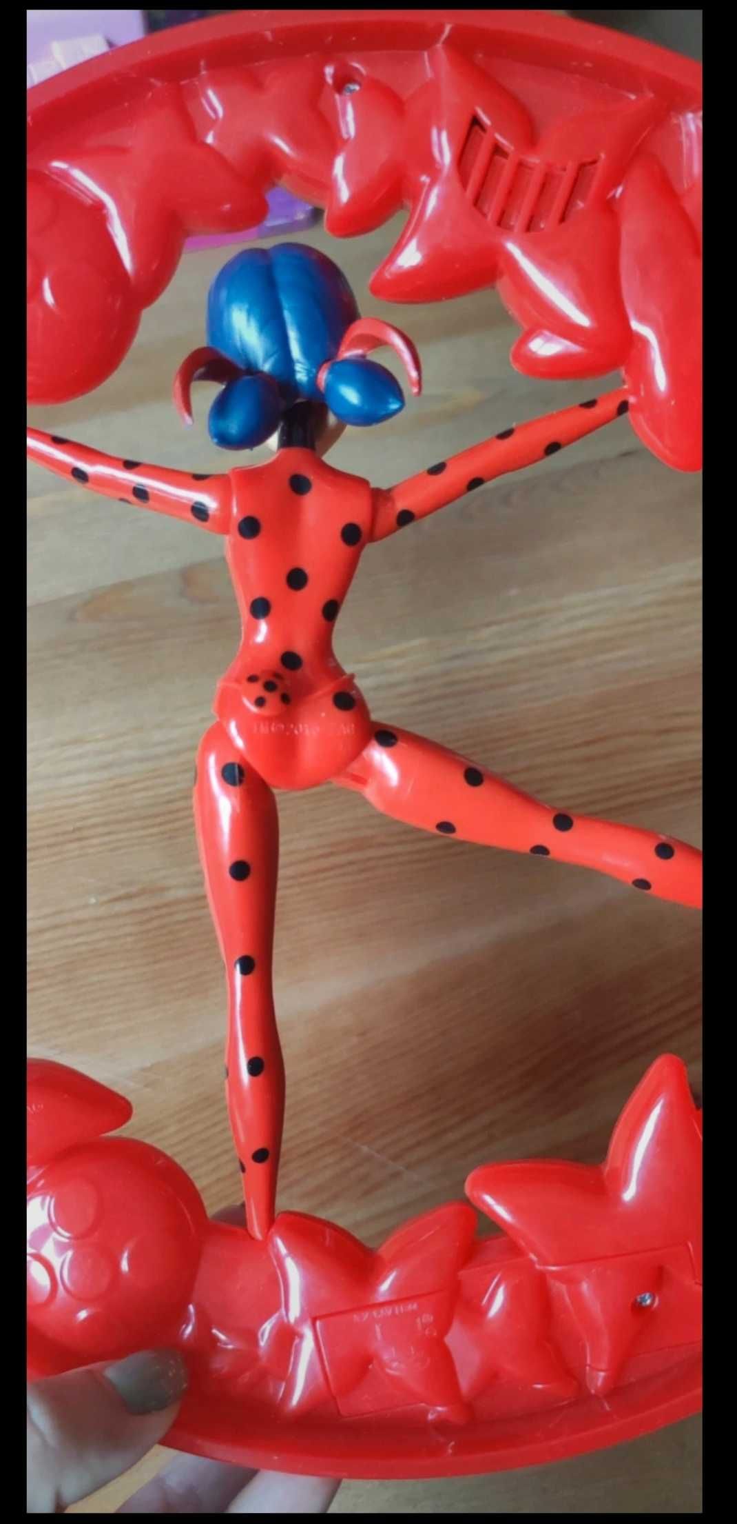 Miraculous Biedronka w świetlistym kole od COBI