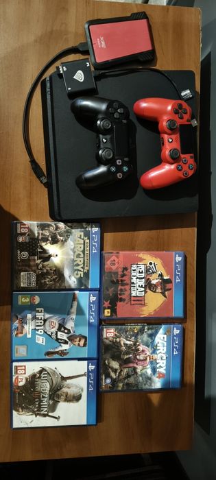 Konsola ps4 z grami