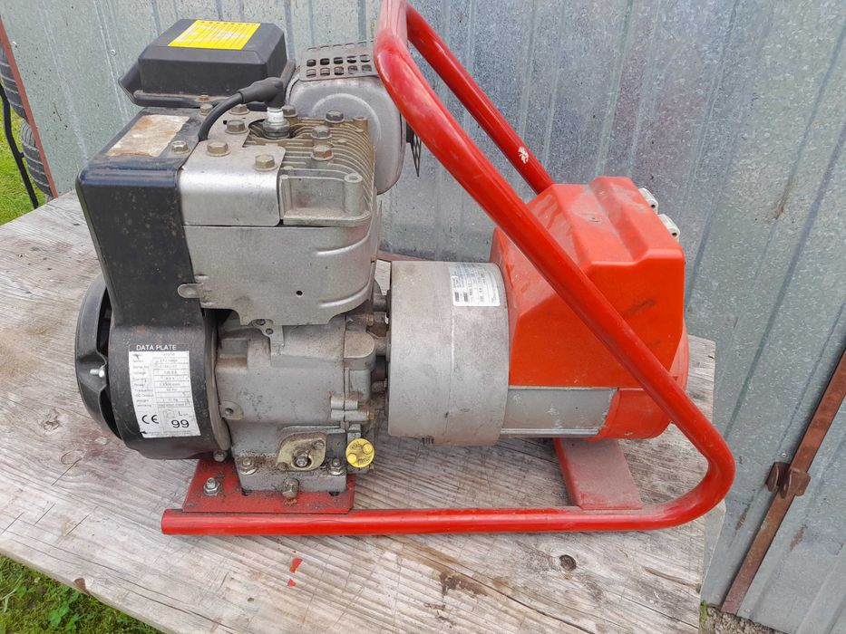 Agregat Generator prądotwórczy 2.2kw Silnik Briggs Stratton o mocy 5KM
