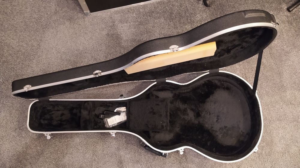 Futerał, case na gitarę typu Semi-Hollowbody.Warwick RC ABS 10417B.