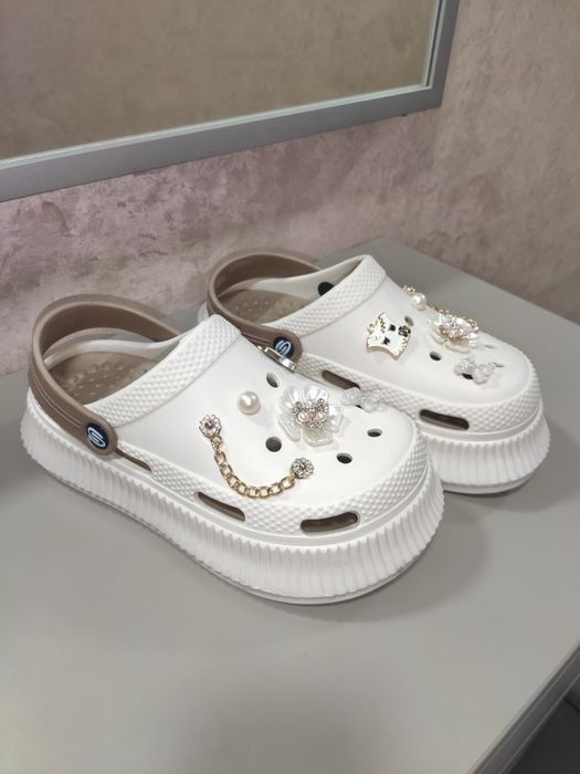 Кроксы женские с джибитсами