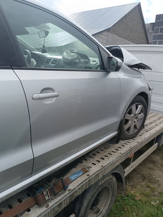 Polo 6r prawe przednie drzwi srebrne la7w