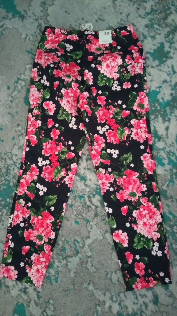 Spodnie w kwiaty Reserved 38