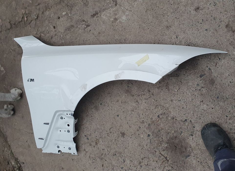Продам крило БМВ i4 m40