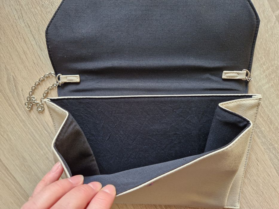 Mała torebka, elegancka, kopertówka,  typu listonoszka, stan idealny