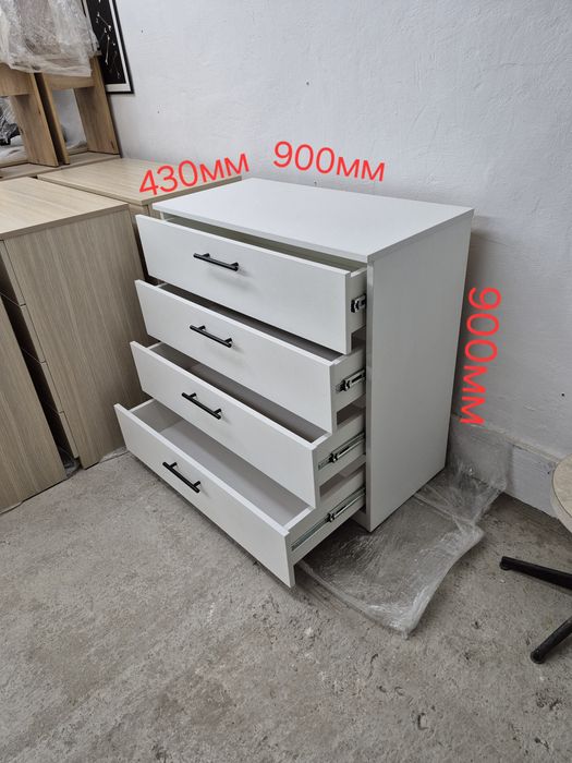 Комод на 4 ящики.