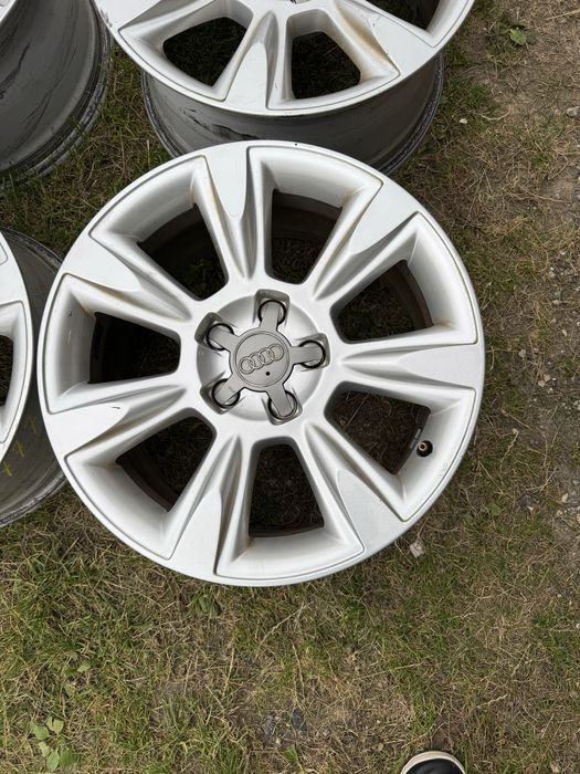 Audi A4 B8 Felgi aluminiowe R 17 8Jx17 ET26 5x112 8K0601025B
