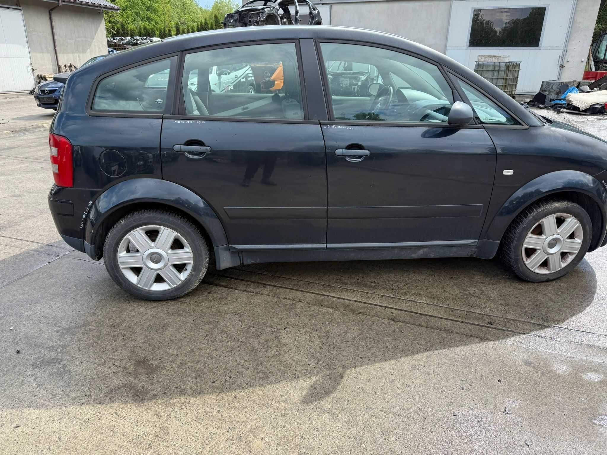 Na części drzwi przednie/tylnie / maska audi a2 1.4tdi LZ5Q