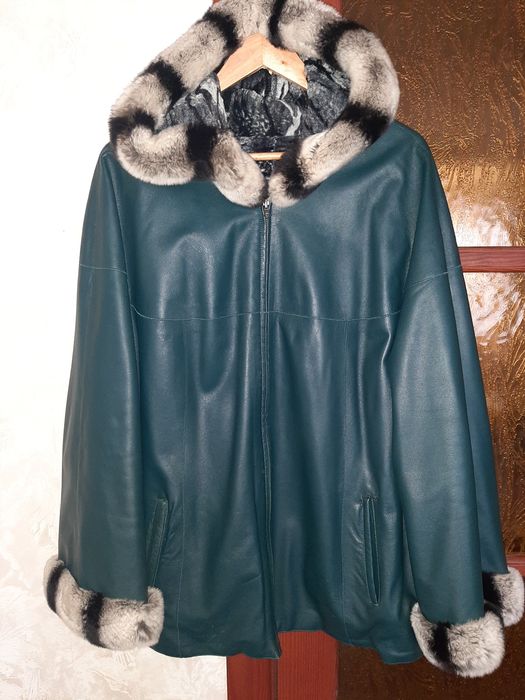 Зимова жіноча шкіряна куртка