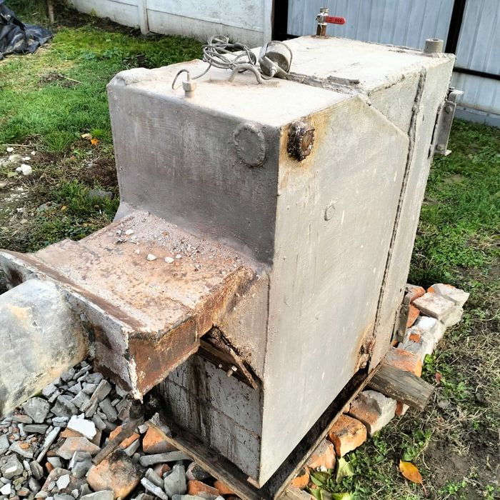 Котел на дровах .