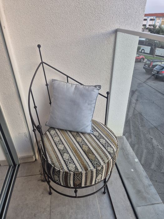 Mesa e cadeiras para exterior