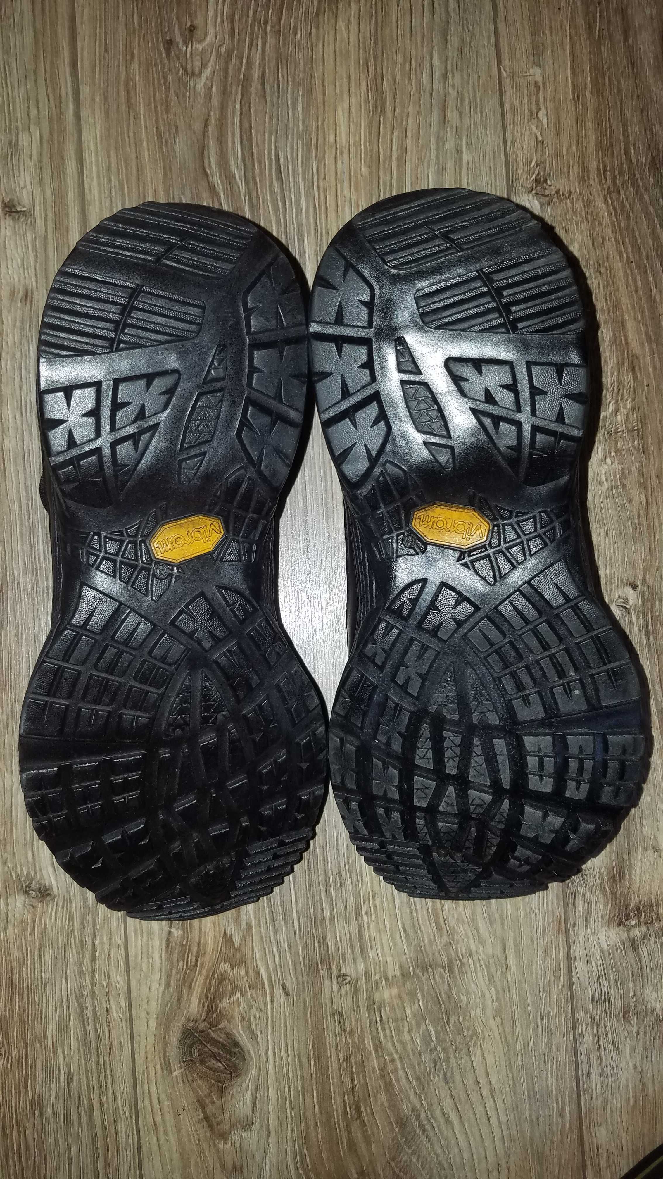 Buty MAGNUM 39/40 25.5cm buty sportowe biegowe fitness Vibram stan BDB
