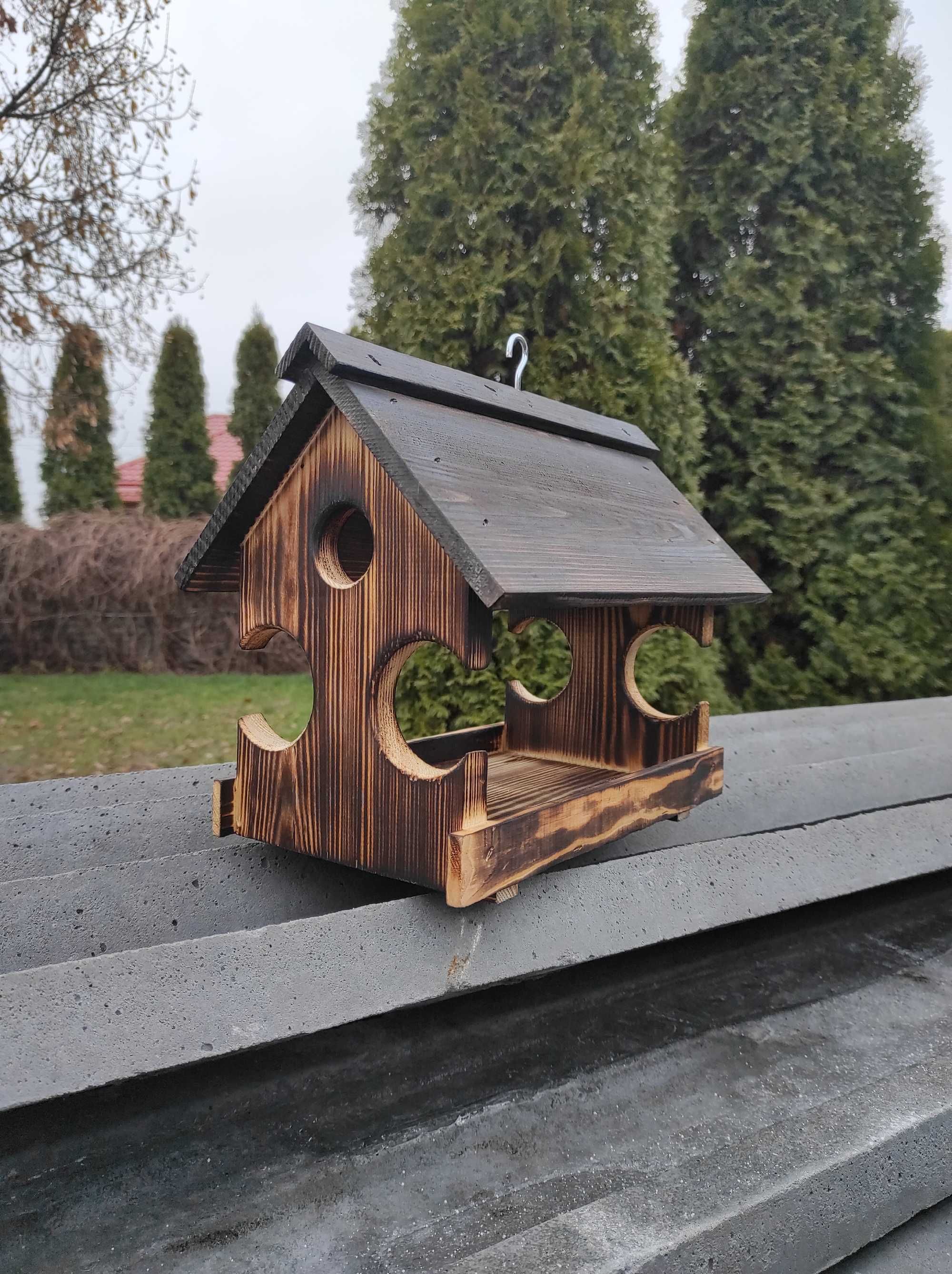 Karmnik dla ptaków - drewniany