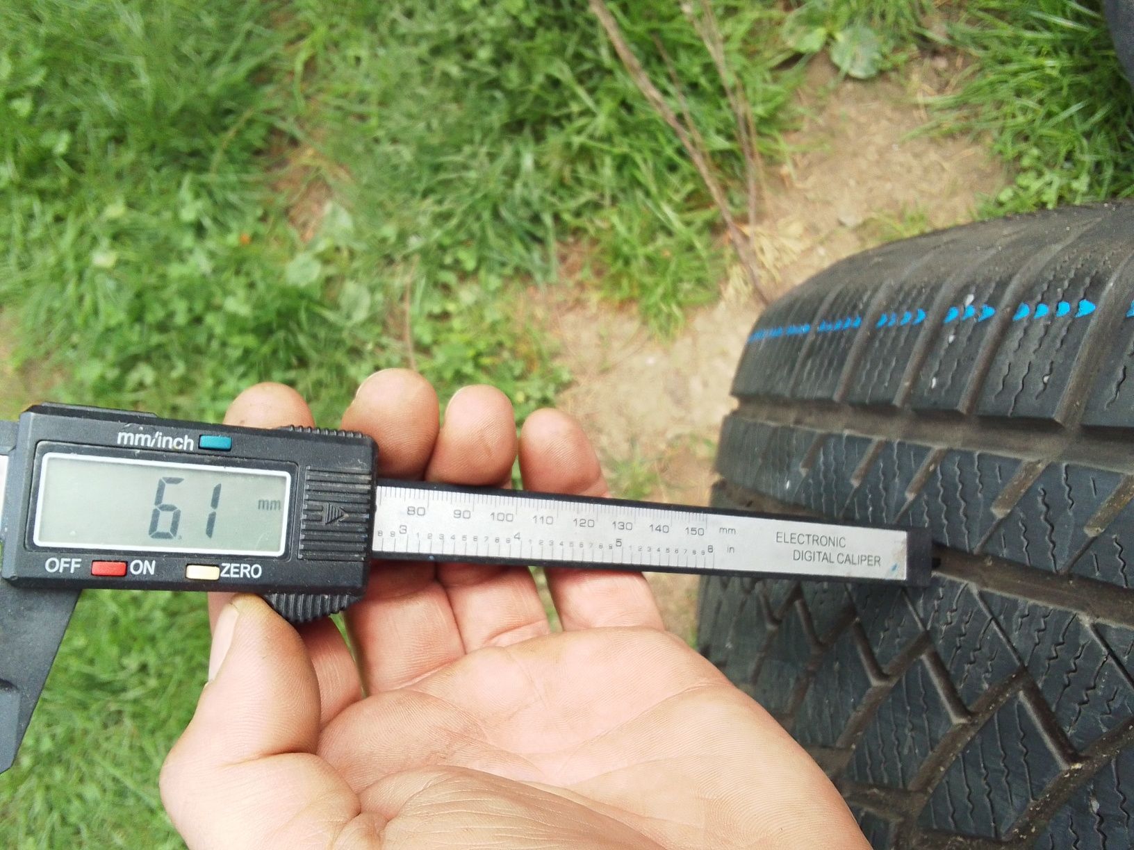 Opona zimowa 235/55r19 CONTINENTAL 6mm