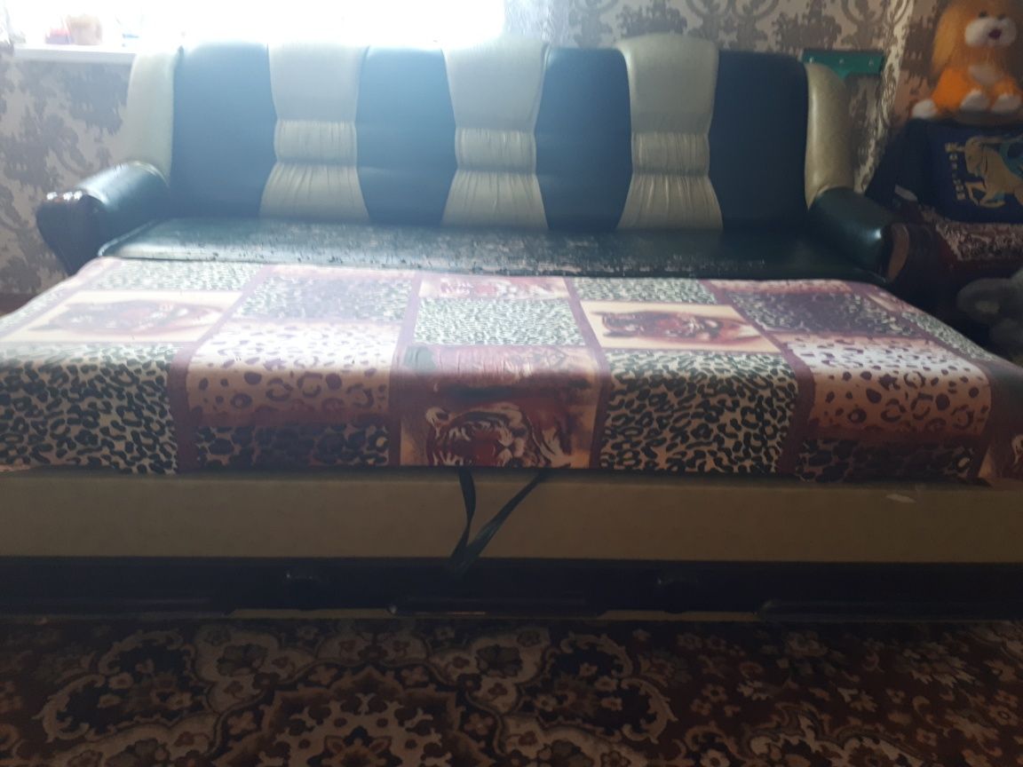 шкіряний диван під перешивку
