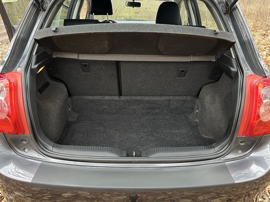 Тойота Auris 1.6 бензин