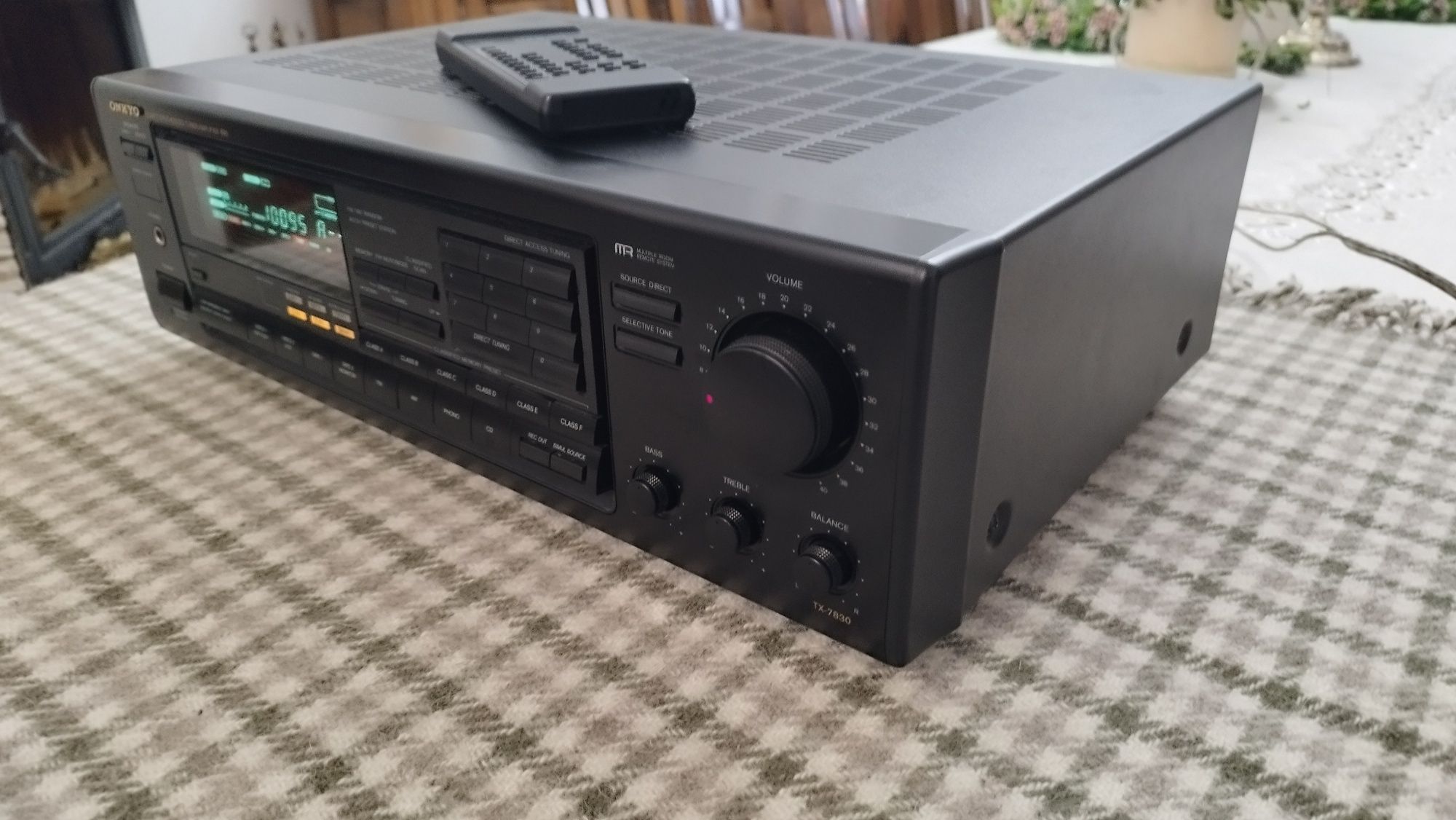 Amplituner ONKYO R1 TX-7830