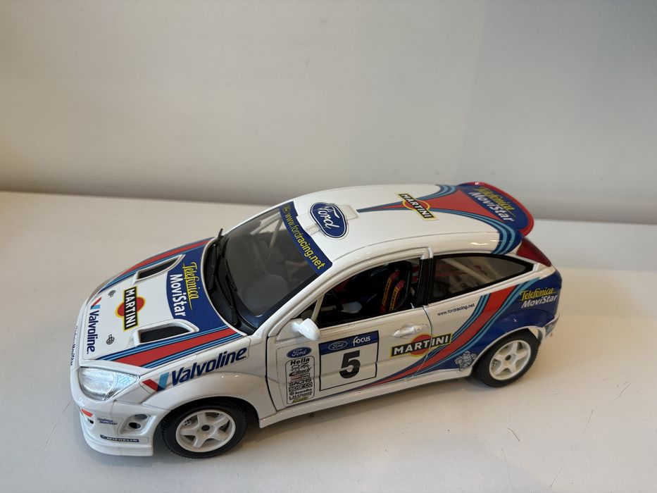 Model Ford Focus WRC 1:18 Bburago (maisto welly)