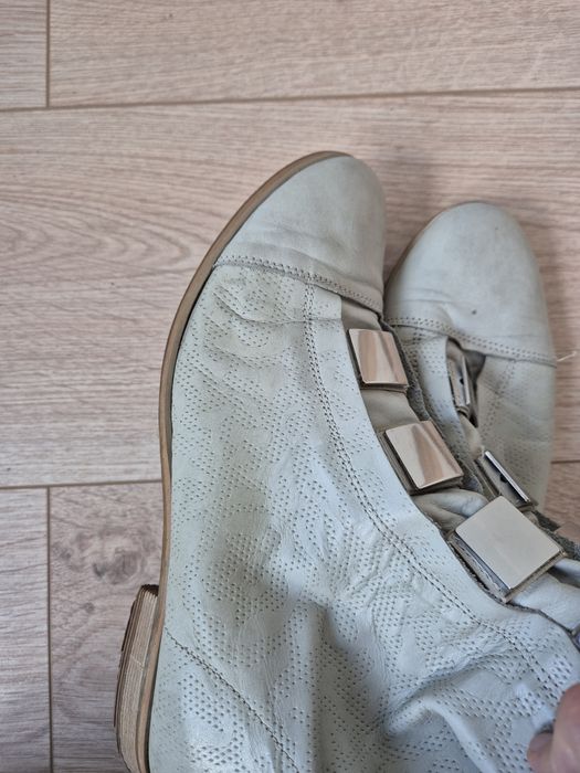 Skórzane botki damskie 38 z klamrami ozdobnymi używane