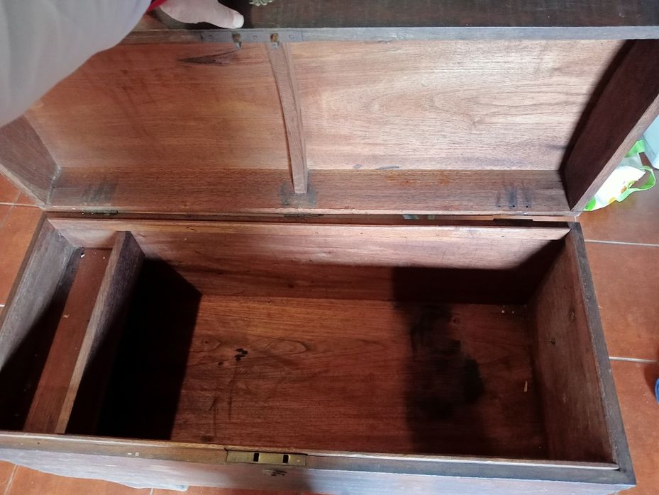 Baú antigo castanho