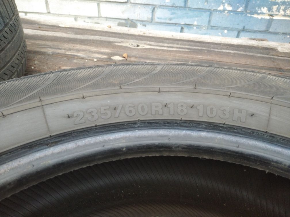 Продам резину 235/60 R18 Kumho