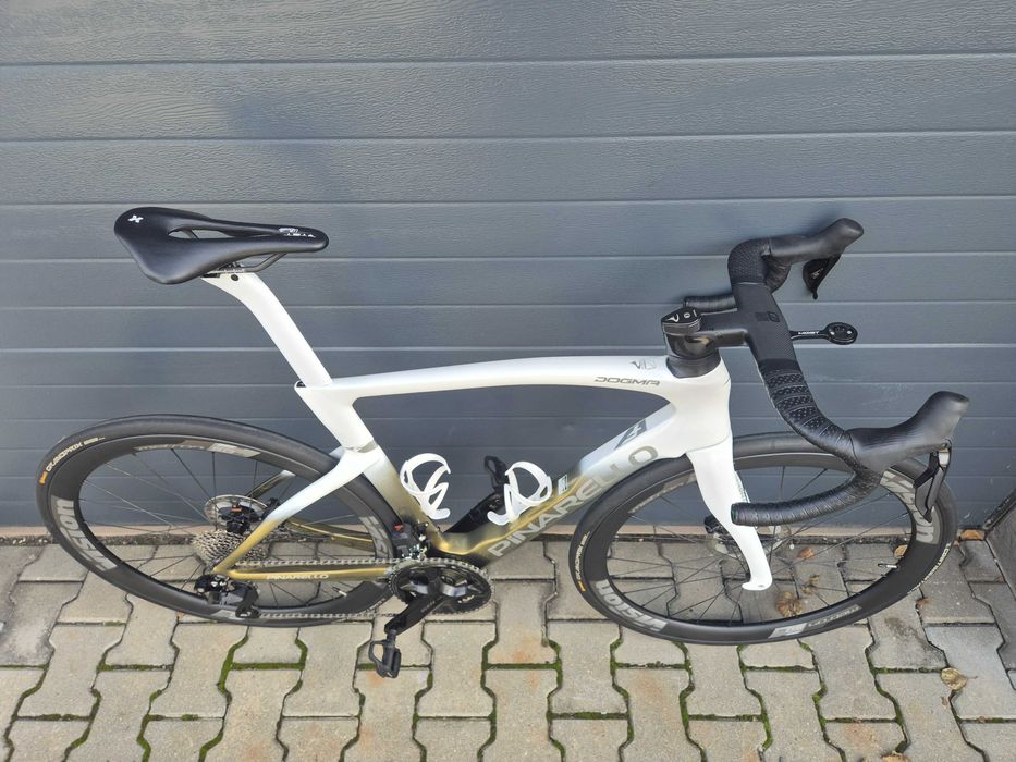 Piękny karbonowy rower szosowy Pinarello F- Dogma