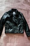 Komplet na około 122 / 128 czarna ramoneska i bluza, spodnie w kratę,