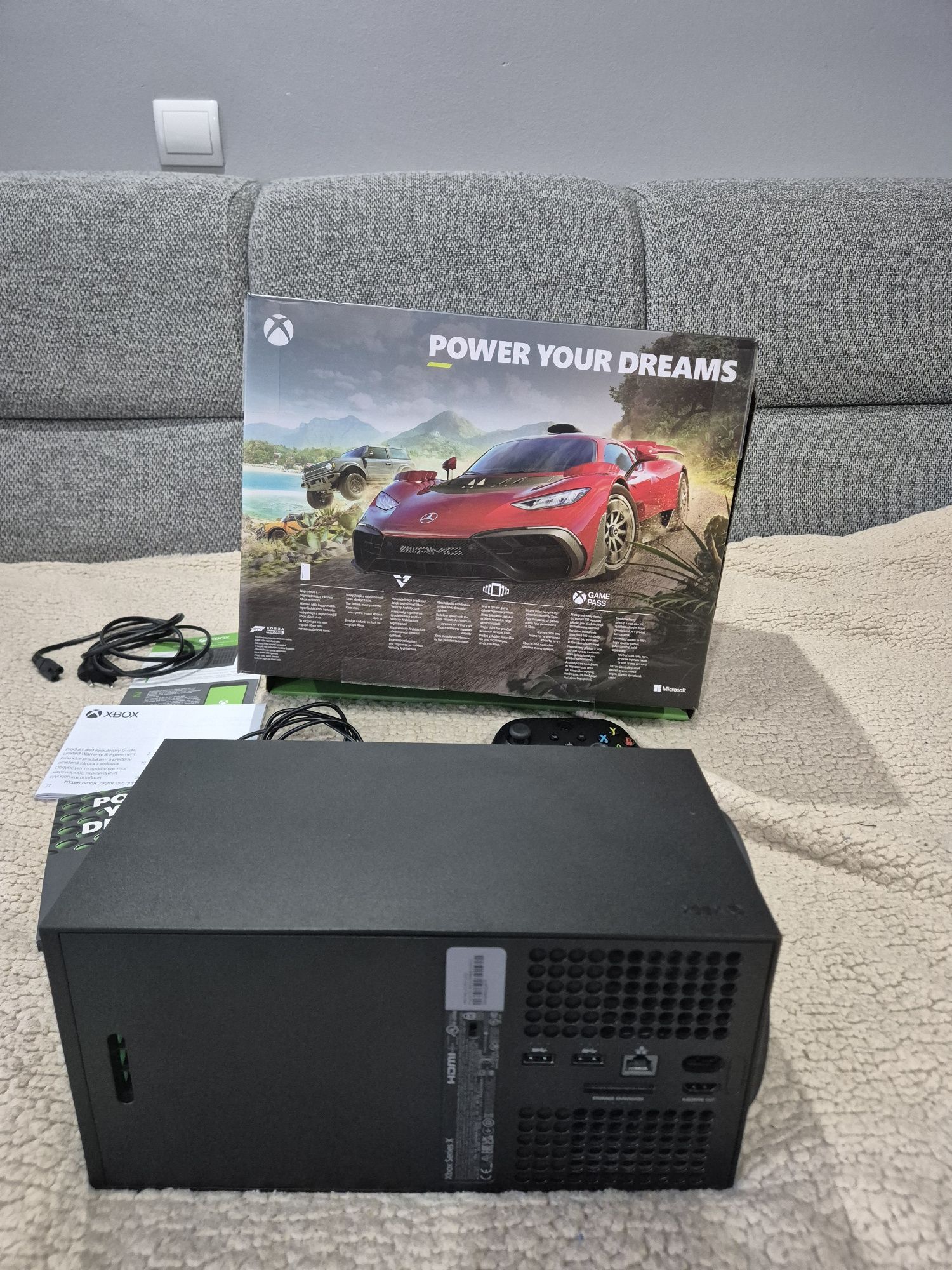 Konsola XBOX X Series 1TB z NAPĘDEM + dwa oryginalne pady - jak NOWA