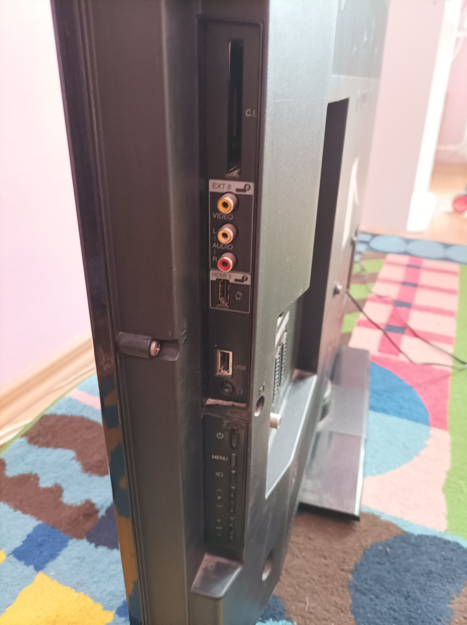 Sprzedam telewizor LCD SHARP 40