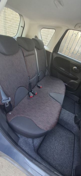 Нісан ноте 2009 .