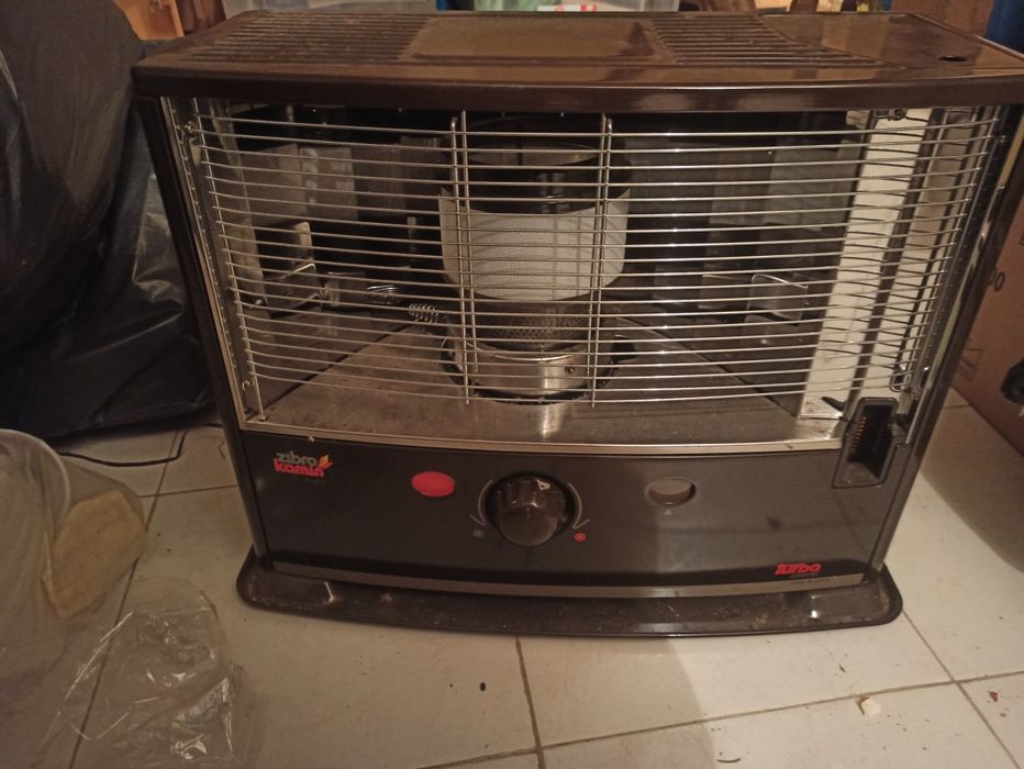 Aquecedor petróleo / parafina 3000W potência marca Zibro R99C