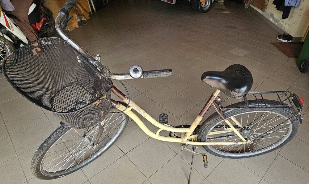 Rower z koszykiem,  damka.