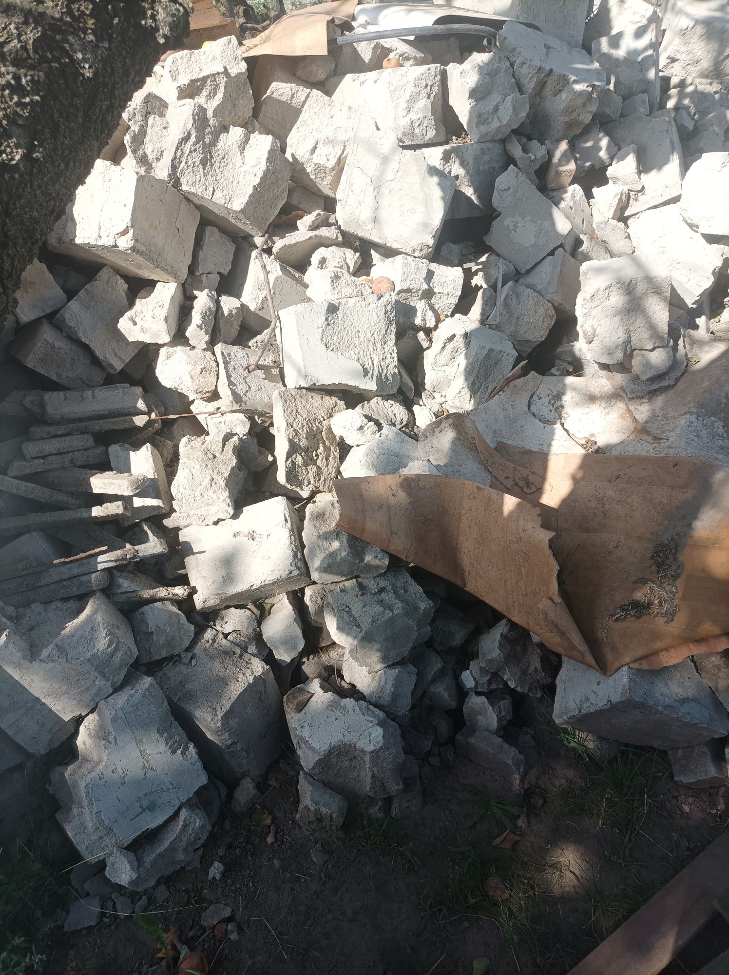 БУЧА.Віддам безкоштовно будівельне сміття