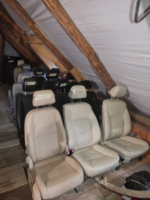 У наявності багато шкіряних салонів на різні моделі авто