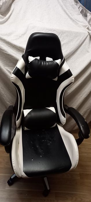 Компьютерное геймерское кресло
