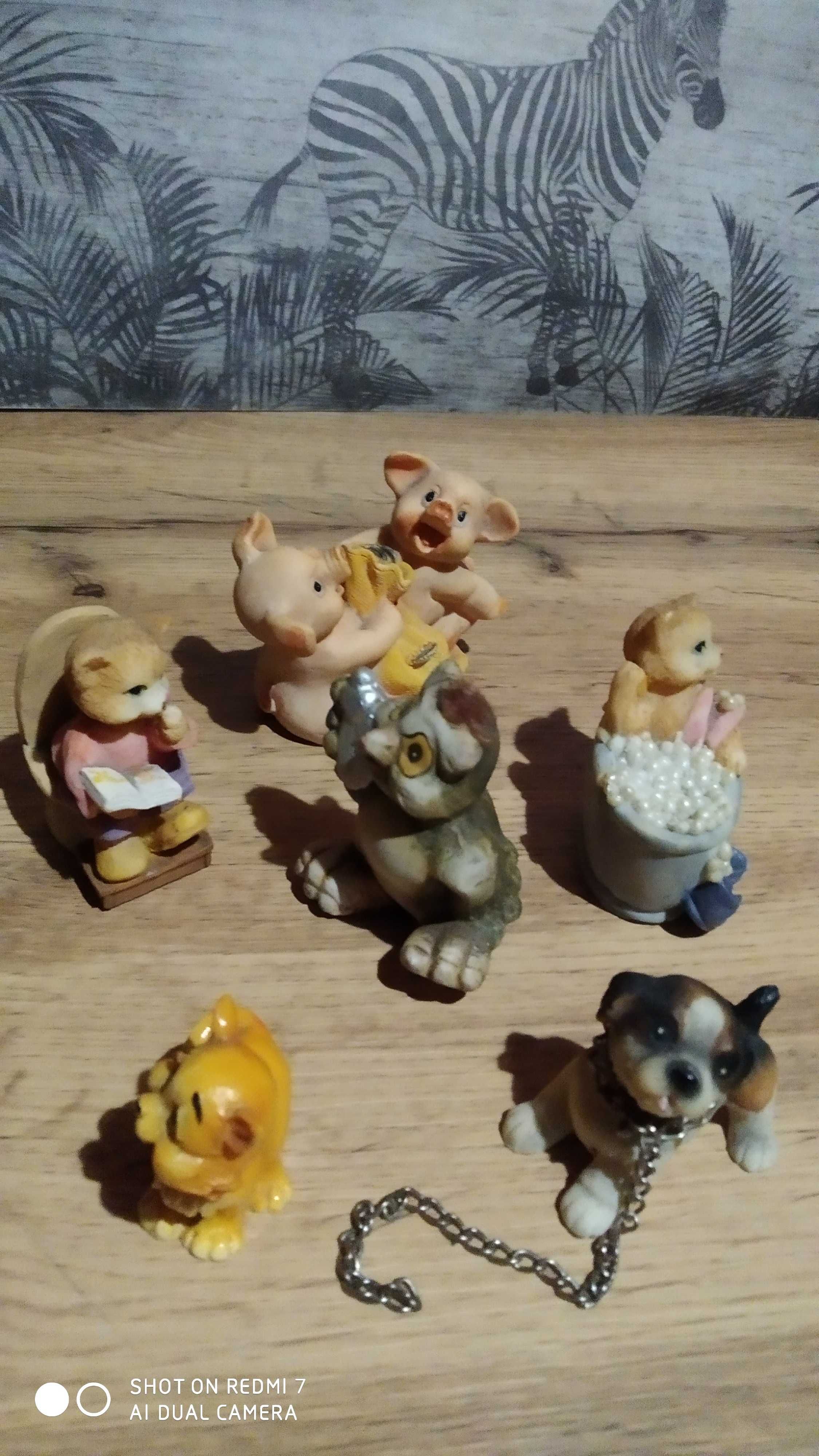 Figurki ceramiczne pamiątkowe