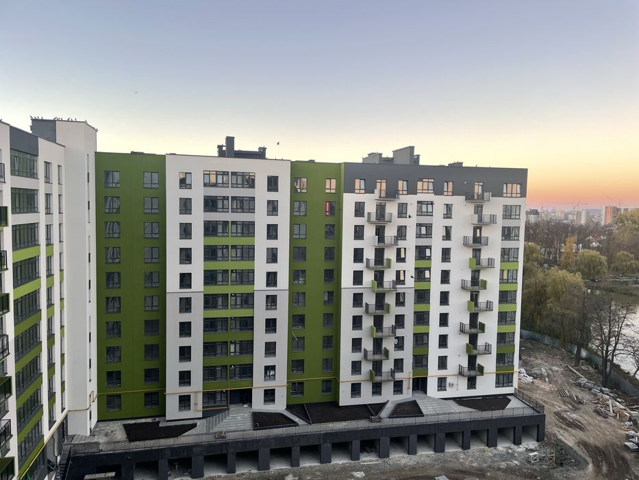 Готовий до ремонту 3-х кімннатний сирець біля міського озера