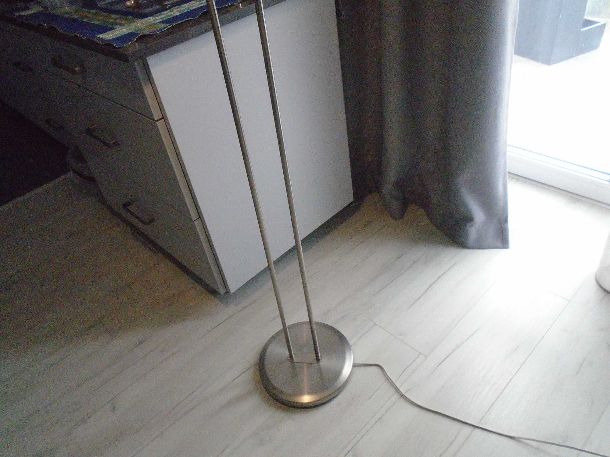 lampa stojąca podłogowa na dwie żarówki