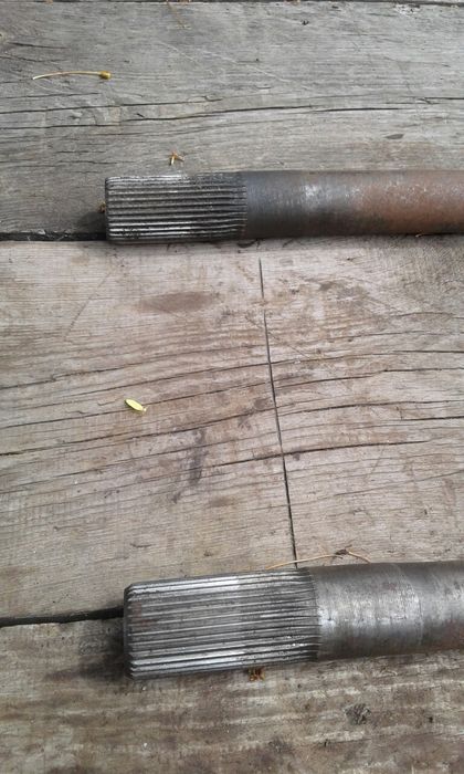 Renault Messenger półosie tylnego mostu 8 śrub.