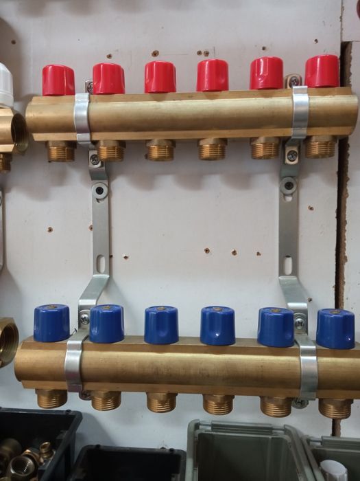 Колектор на шість виходів біянчі