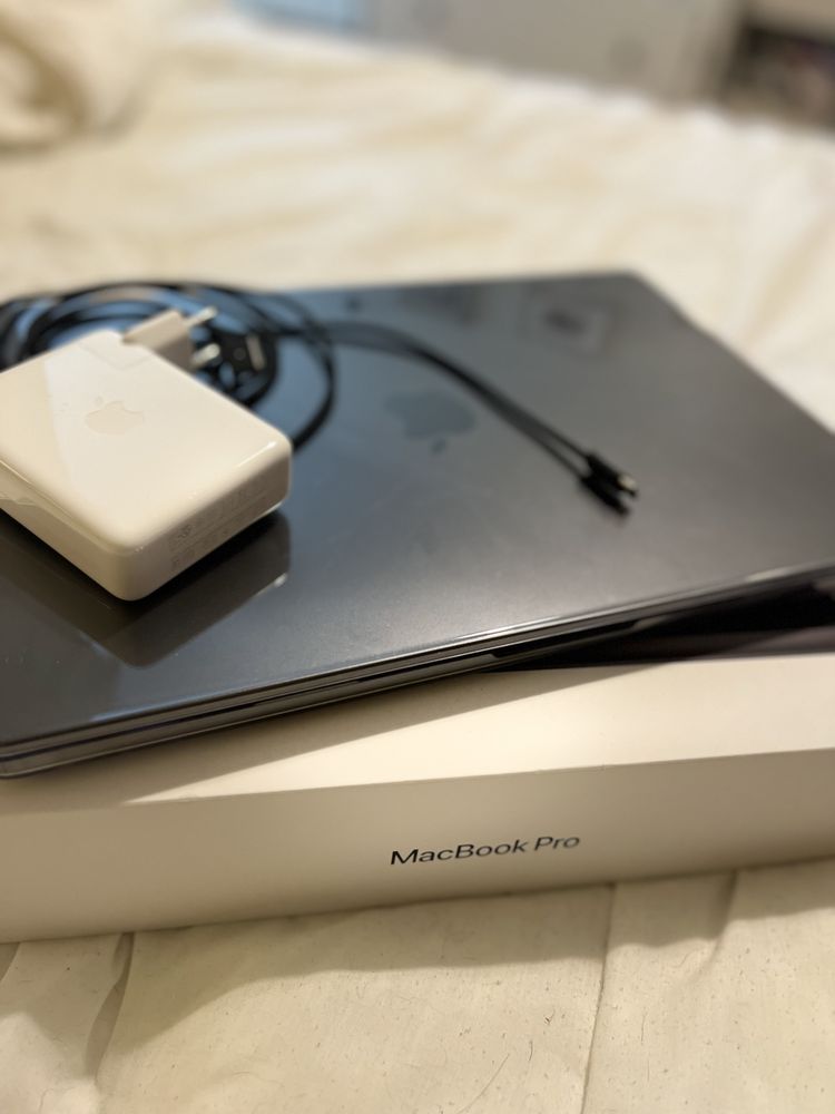 MacBook Pro 16” M3 Pro 12 - Core - 512GB SSD GPU 18 - Core