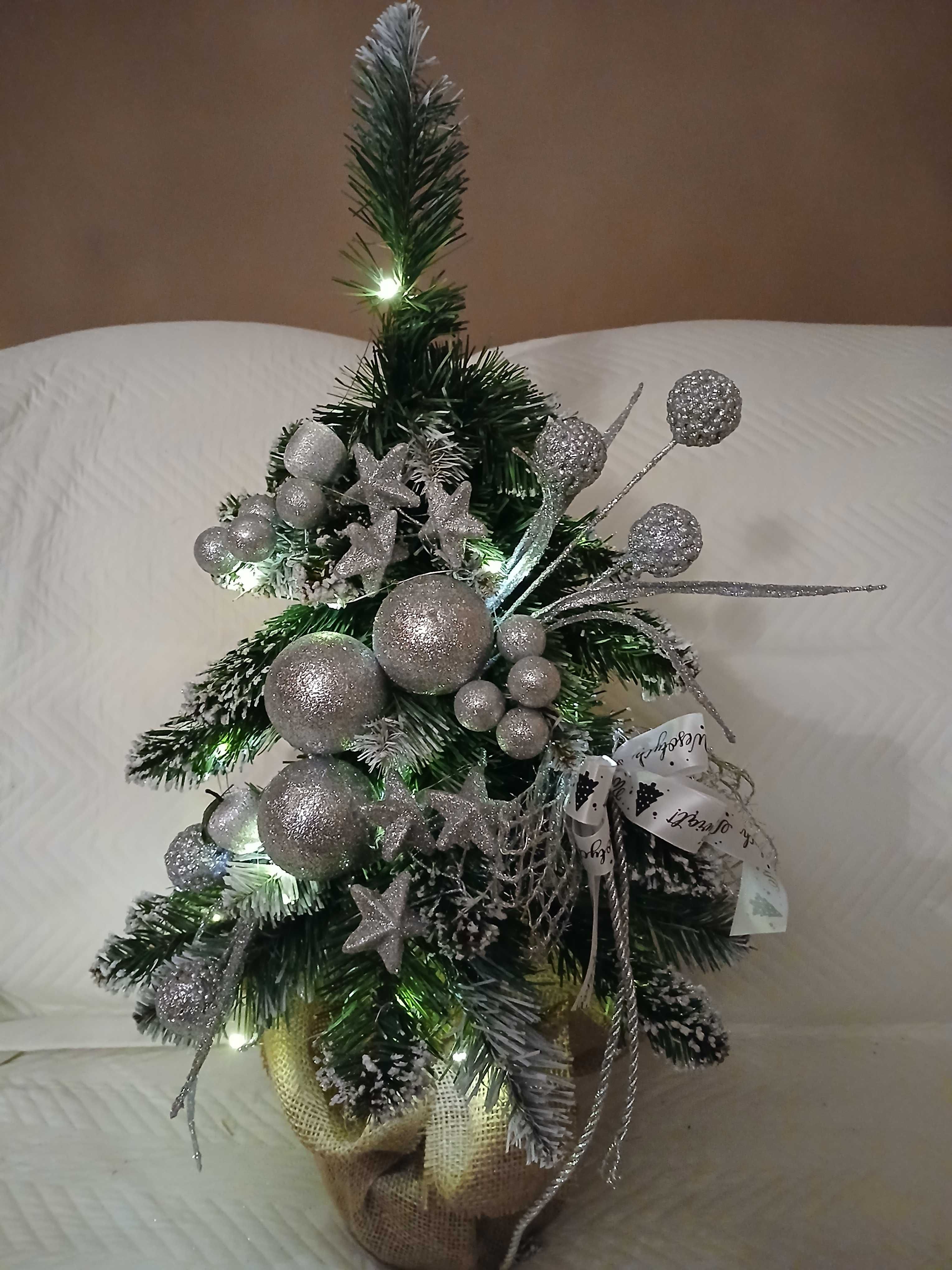 Choinka na pniu 70 cm z DEKORACJĄ i ozdobami - ubrana [producent]
